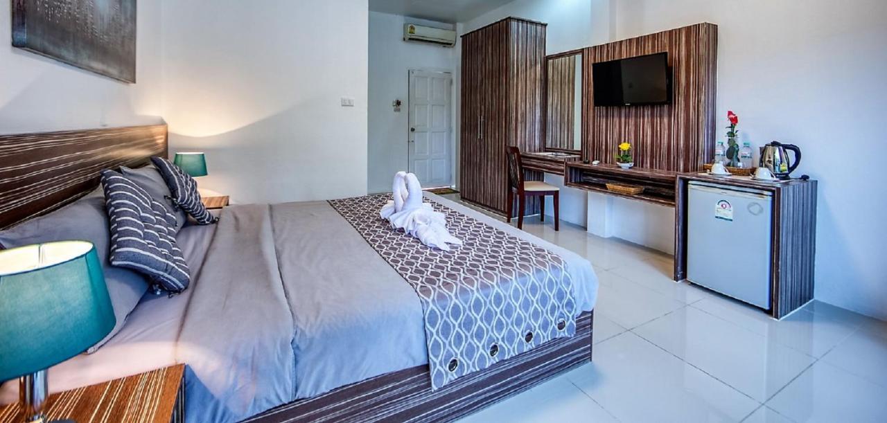 Coconut Resort Hotel Patong Exterior foto