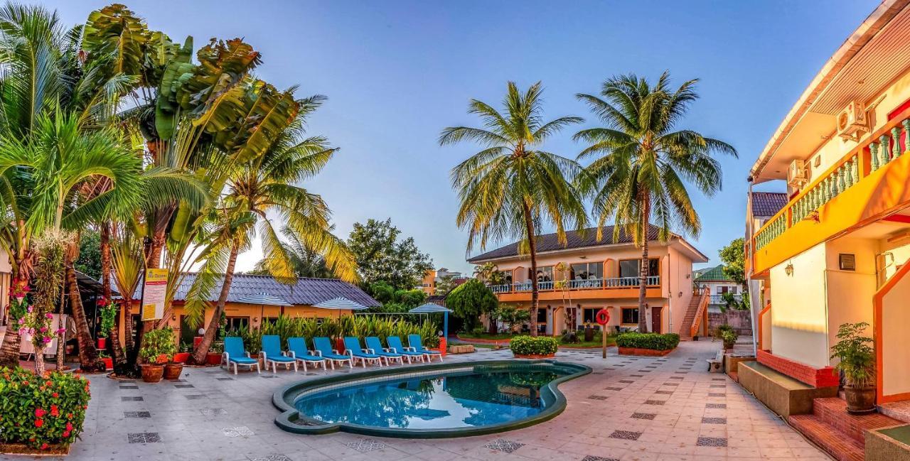 Coconut Resort Hotel Patong Exterior foto
